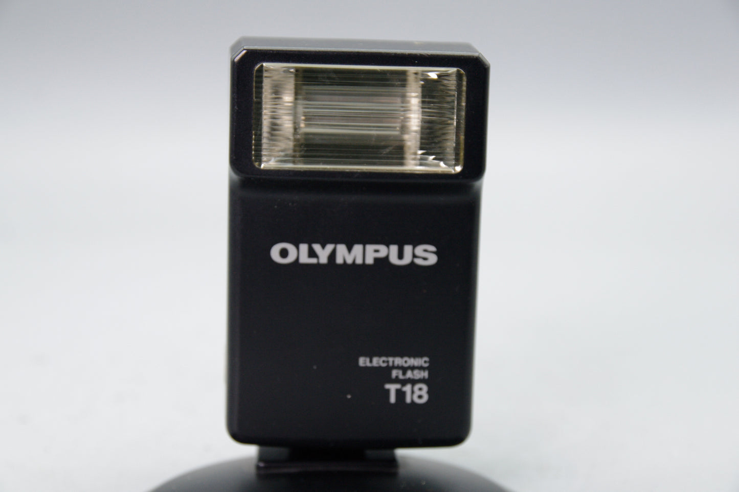 Olympus T‑18 Flash Unit for OM Series Cameras – Very Good Condition