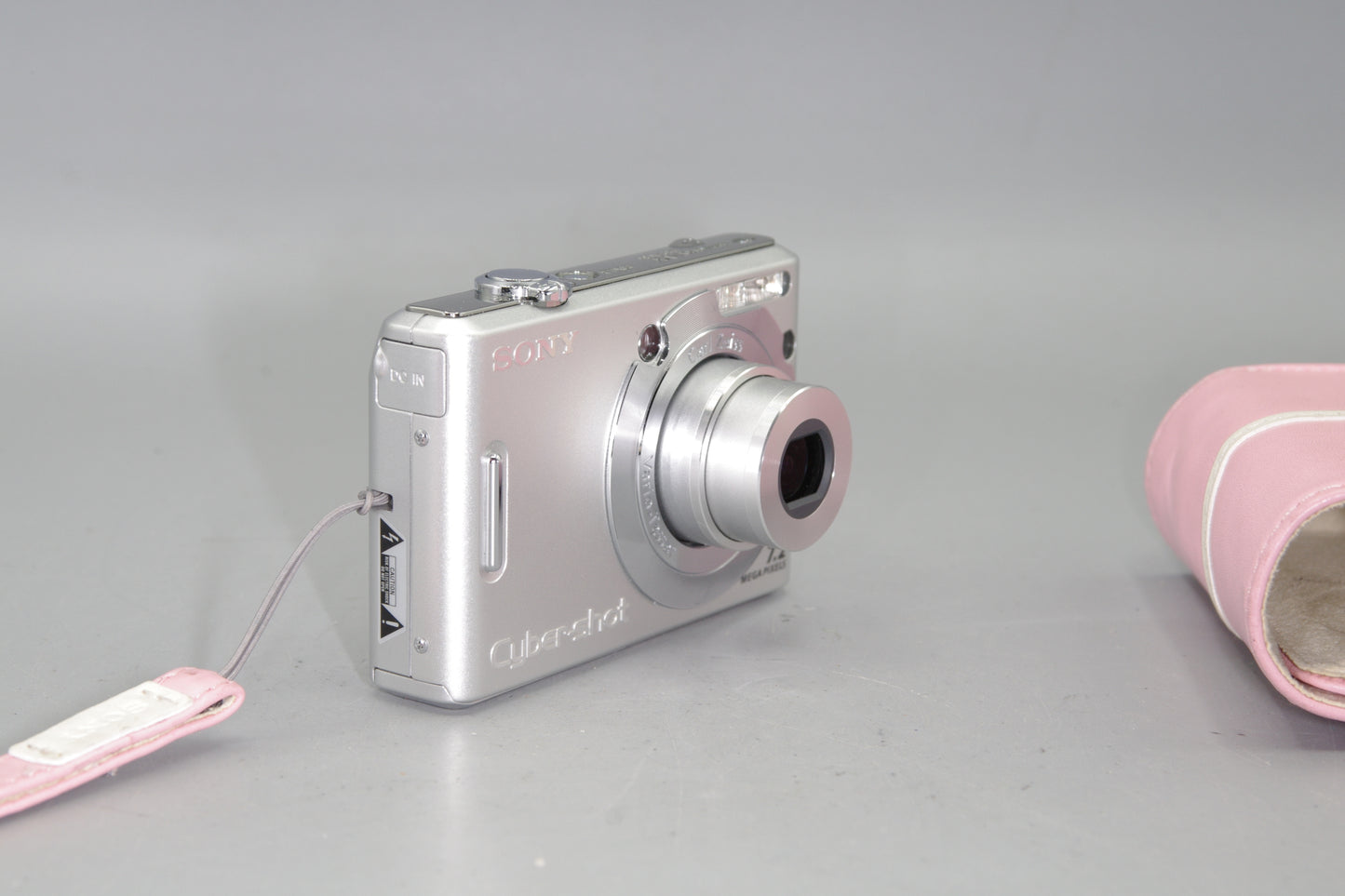 Sony Cybershot DSC-W35 7.2MP Compact Camera and Pink Case