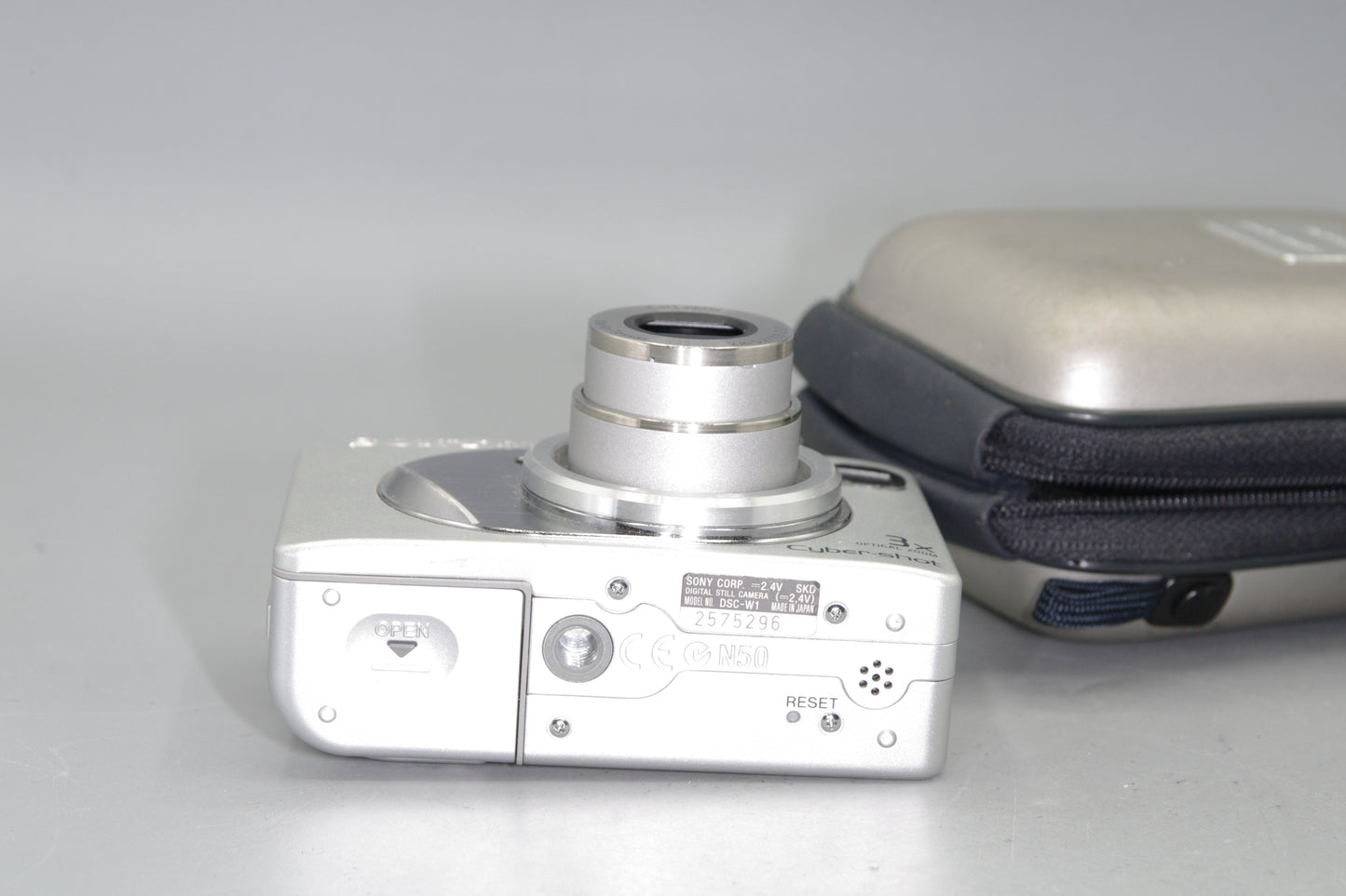 Sony Cybershot DSC-W1 5.1MP Compact Camera and Case