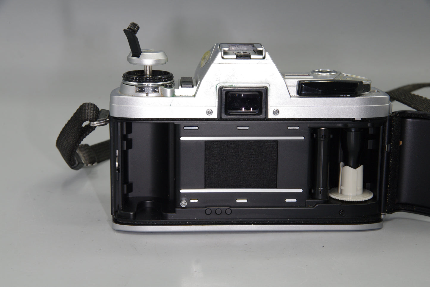 Minolta X-300 35mm SLR + MD 50mm f/1.7 Lens – Tested – Clean + batteries