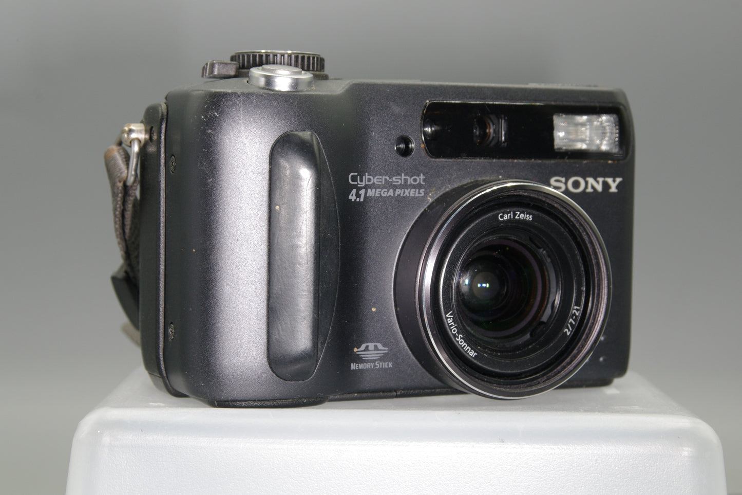 Sony Cybershot DSC-S85 4.1MP Compact Digital Camera