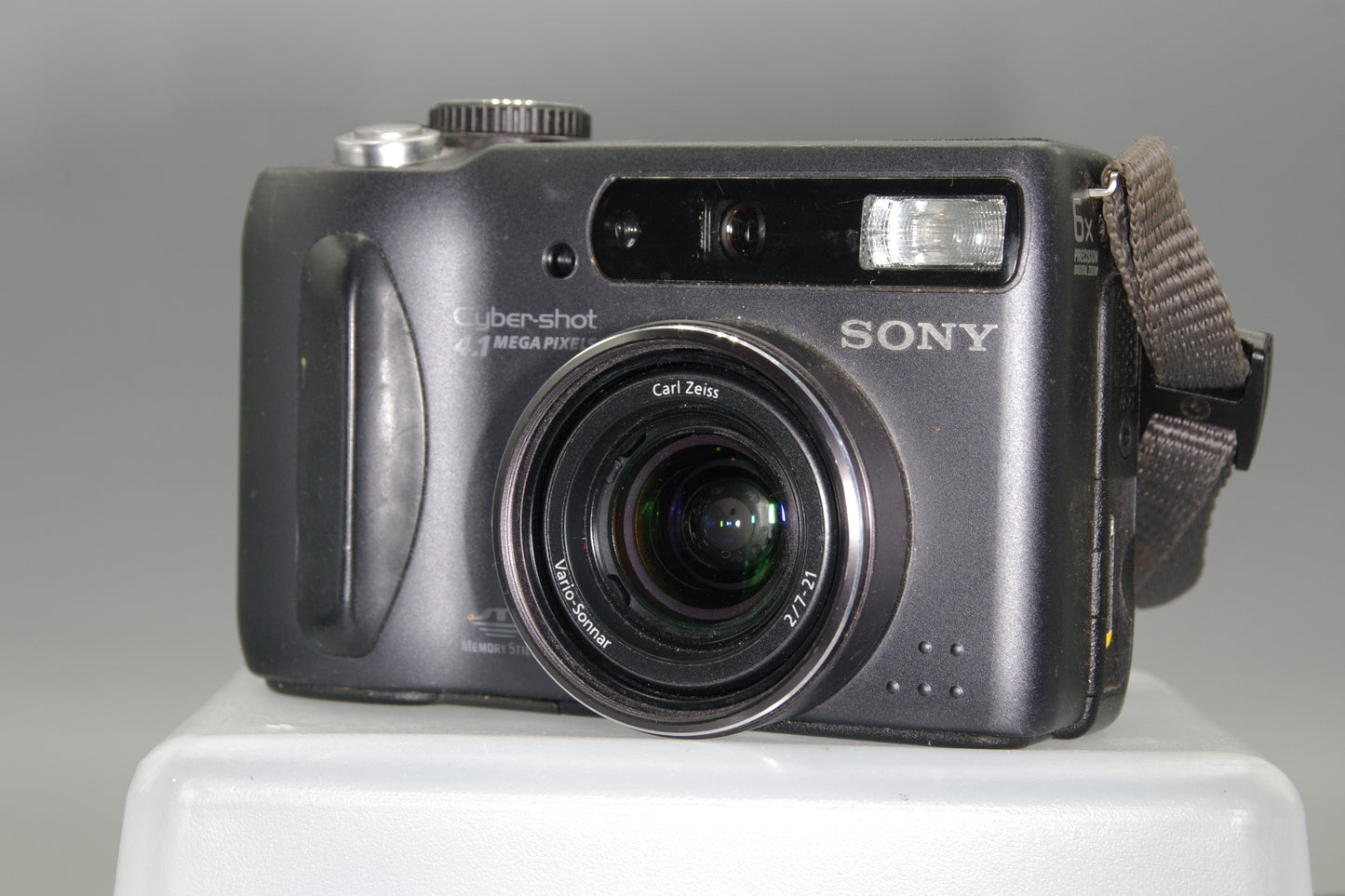 Sony Cybershot DSC-S85 4.1MP Compact Digital Camera