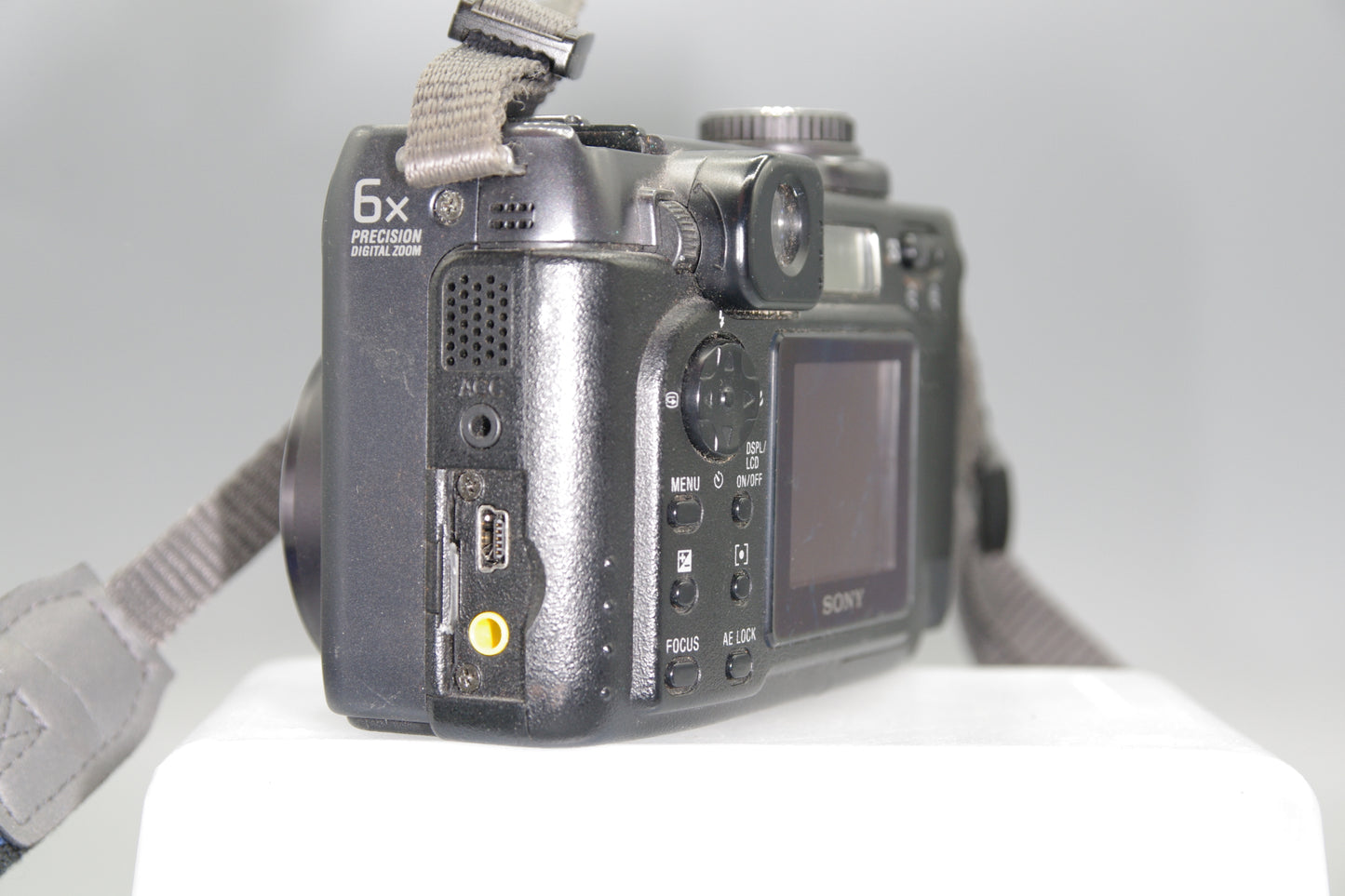 Sony Cybershot DSC-S85 4.1MP Compact Digital Camera