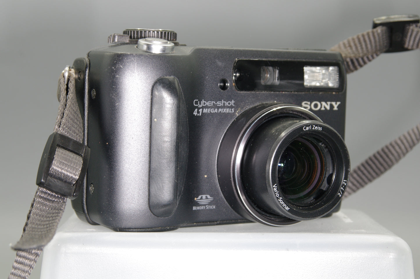 Sony Cybershot DSC-S85 4.1MP Compact Digital Camera