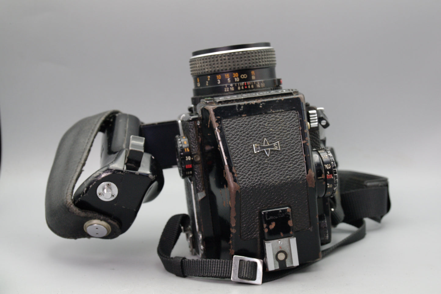 Mamiya M645 1000s with 80mm f/2.8, Grip and Metered Prism – Faults Listed
