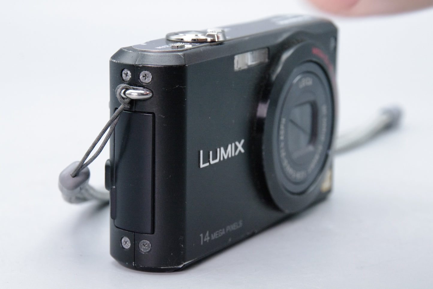 Panasonic Lumix DMC‑FX150 14.7MP Digital Camera – Tested – Very Good – With Battery