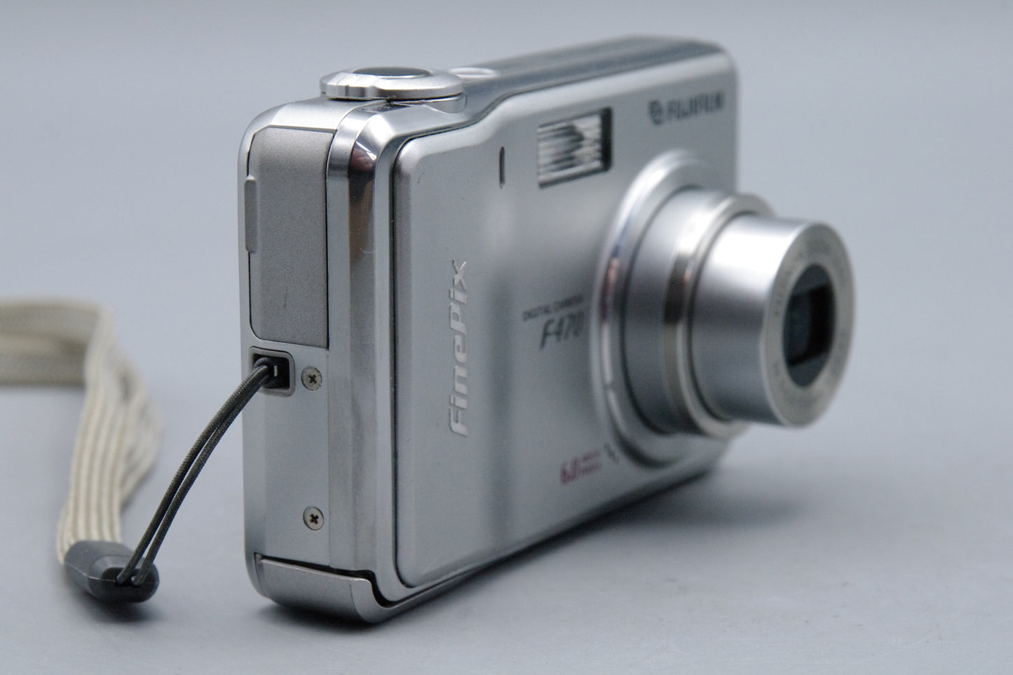 Fujifilm FinePix F470 6MP Digital Camera – Tested & Working – Silver – Very Good