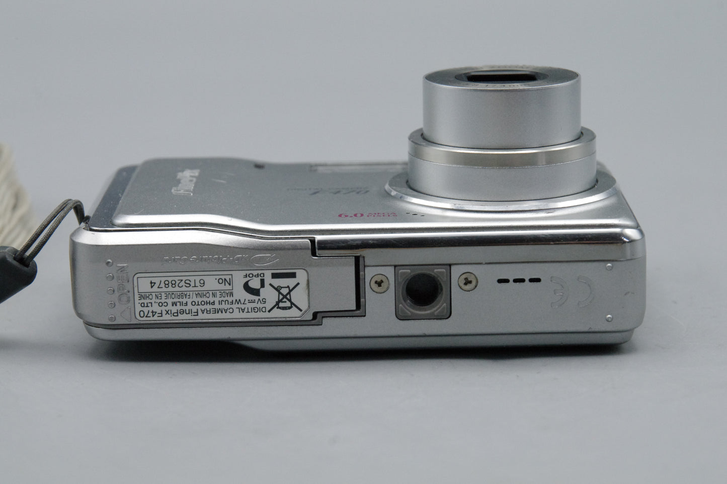 Fujifilm FinePix F470 6MP Digital Camera – Tested & Working – Silver – Very Good