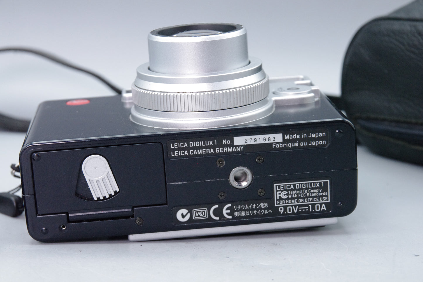 Leica Digilux 1 4MP Digital Camera – Leather Case &amp; Screen Cover – Excellent