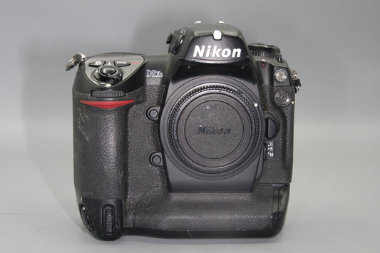 Nikon D2XS 12.4MP Professional DSLR & Battery - S/C 57531
