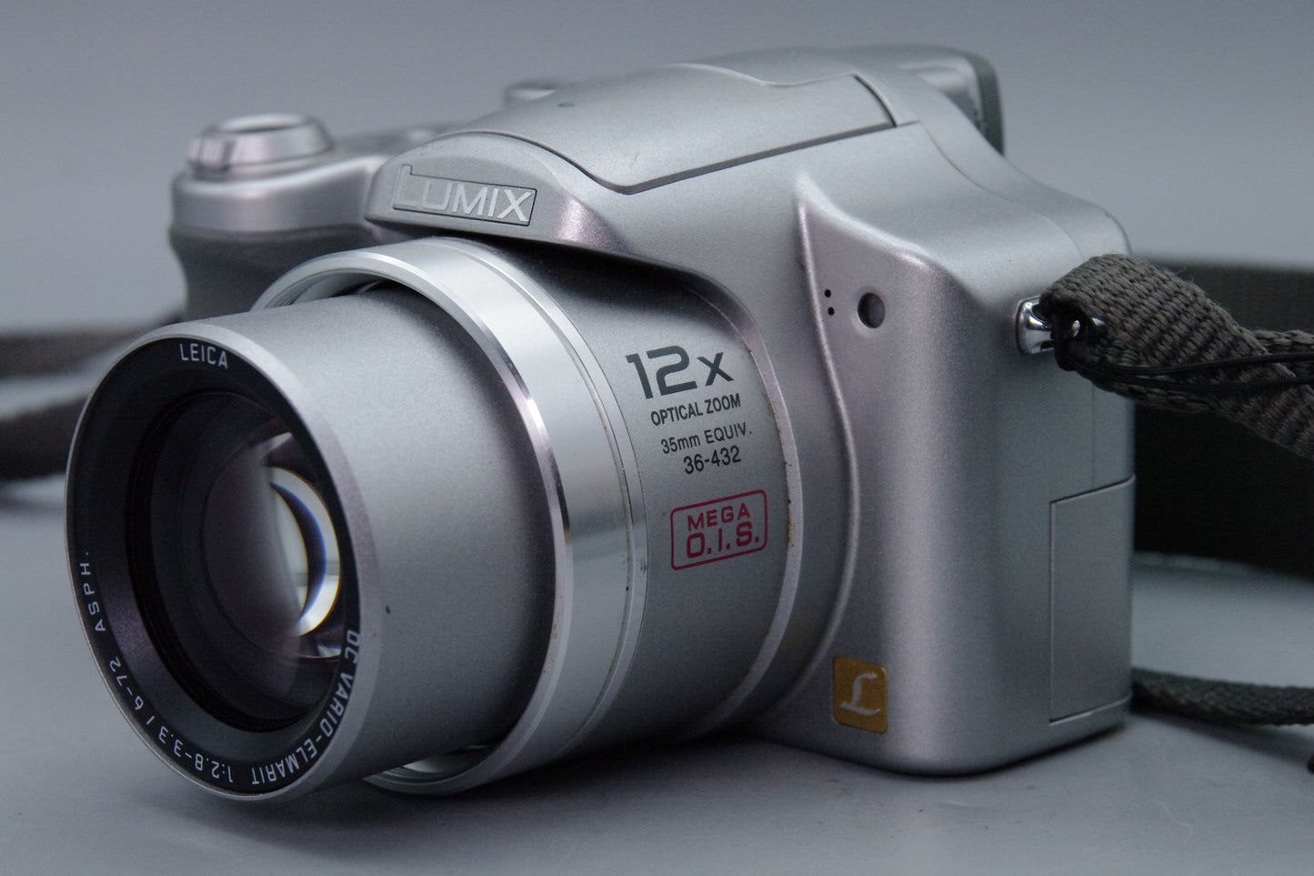 Panasonic Lumix DMC‑FZ7 6MP Bridge Camera – Leica 12× Zoom – MEGA O.I.S – Silver