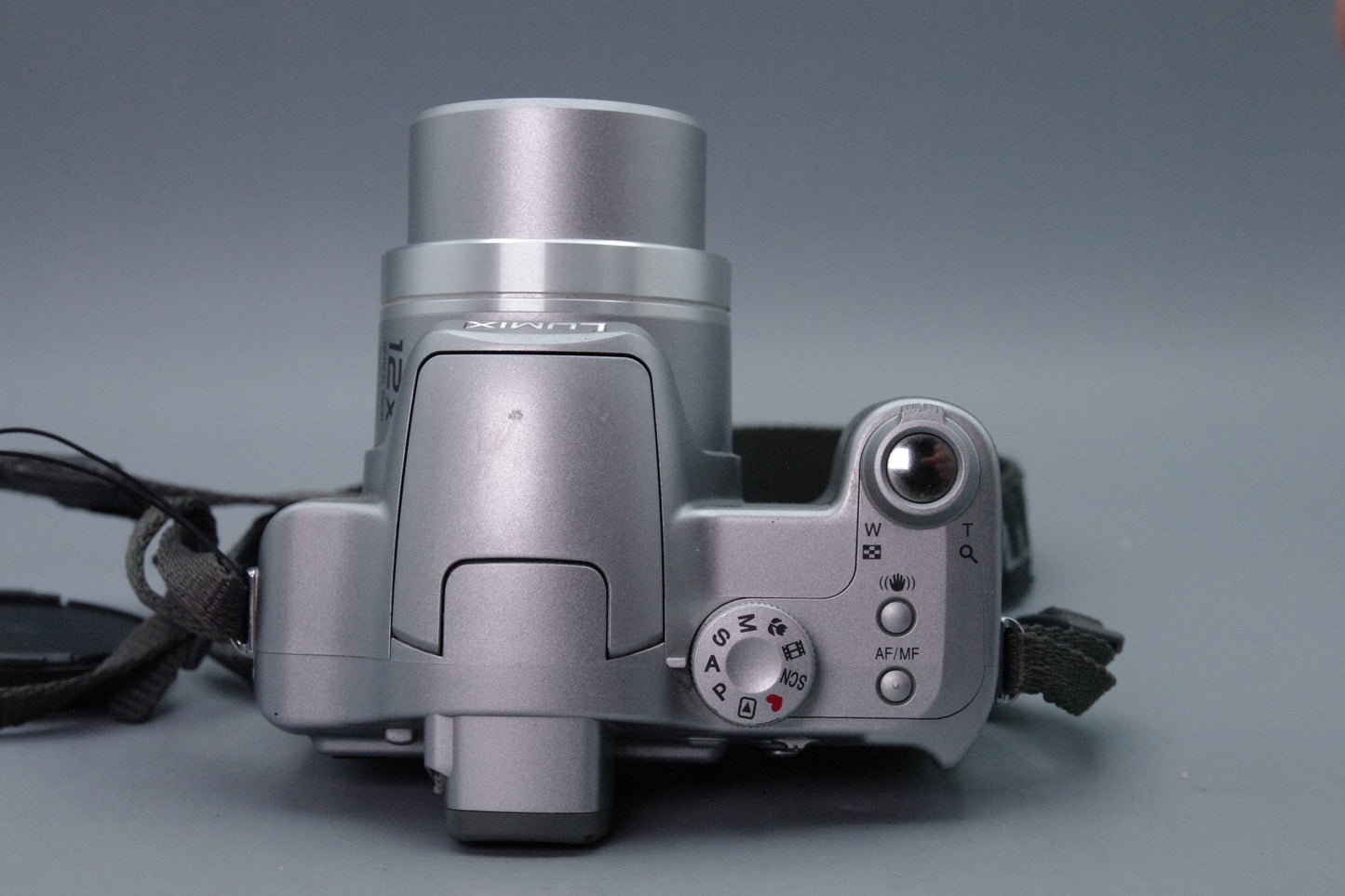 Panasonic Lumix DMC‑FZ7 6MP Bridge Camera – Leica 12× Zoom – MEGA O.I.S – Silver