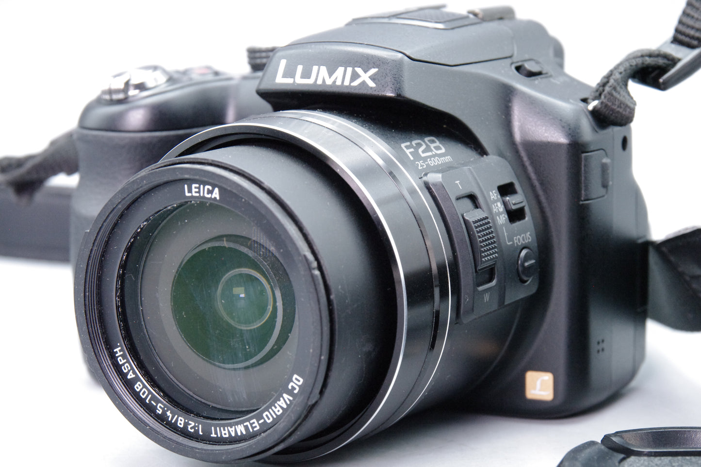Panasonic Lumix DMC‑FZ200 12MP Bridge Camera  – Excellent Condition