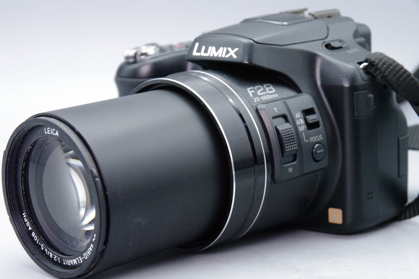 Panasonic Lumix DMC‑FZ200 12MP Bridge Camera  – Excellent Condition