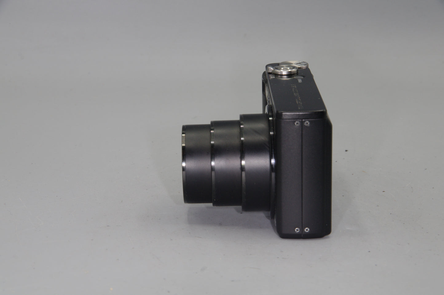 Ricoh R8 Digital Camera - 10MP - 7.1x Zoom - Compact - Excellent