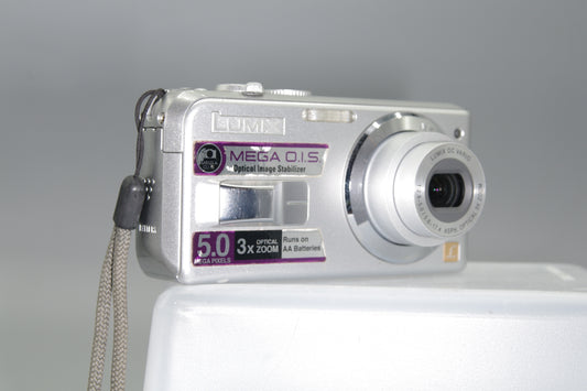 Panasonic Lumix DMC-LS2 5MP Compact Digital Camera - Takes AA