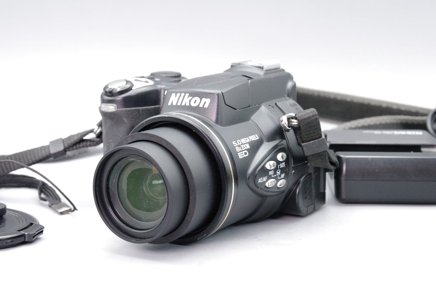 Nikon Coolpix 5700 Digital Camera – 5MP – 8× Zoom – Excellent Condition – Charger