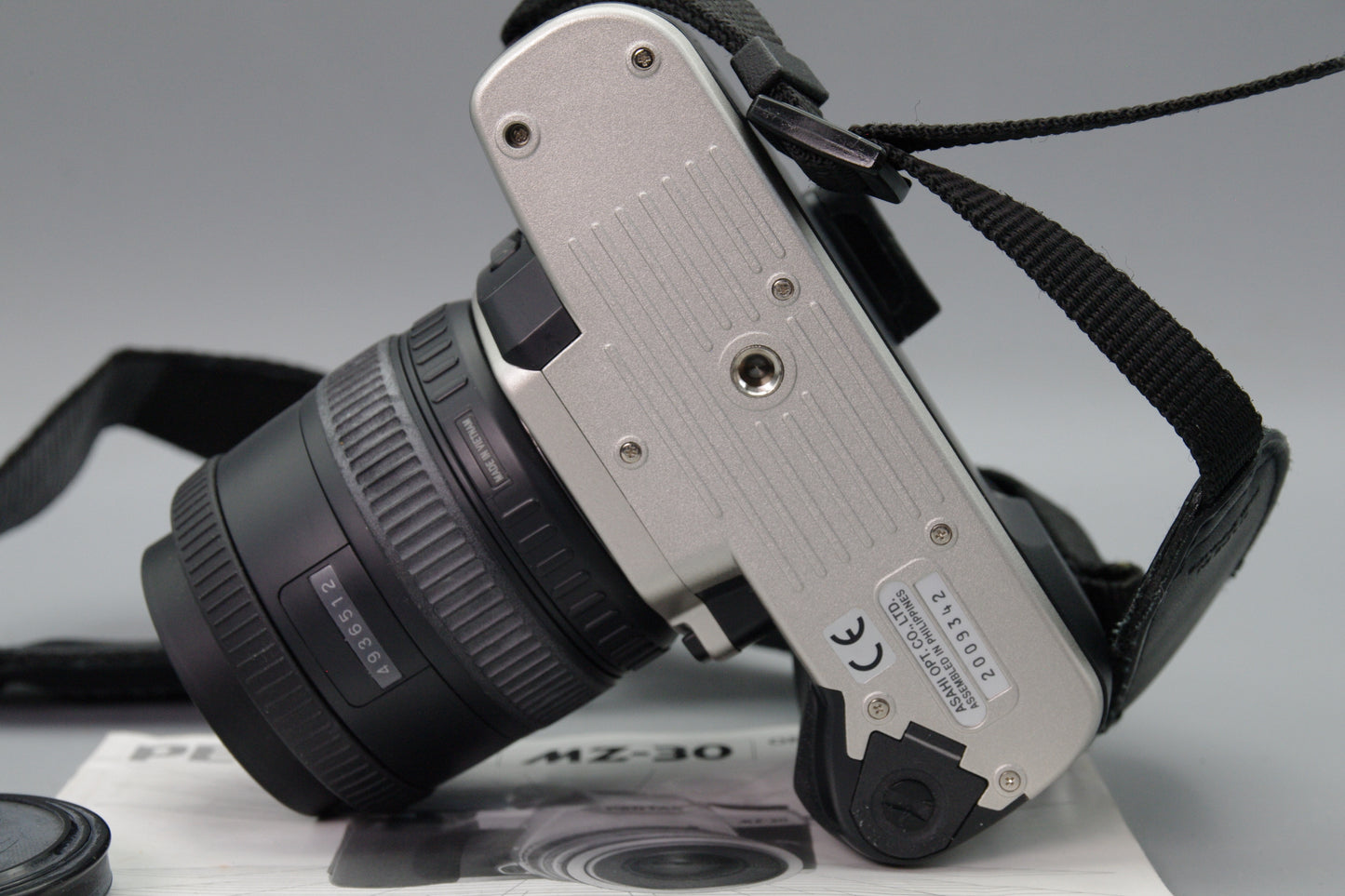 Pentax MZ‑30 35mm SLR Camera with 35‑80mm Lens – Very Good Condition