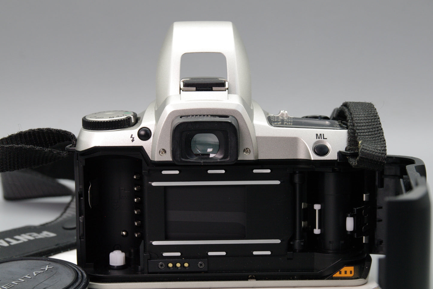 Pentax MZ‑30 35mm SLR Camera with 35‑80mm Lens – Very Good Condition