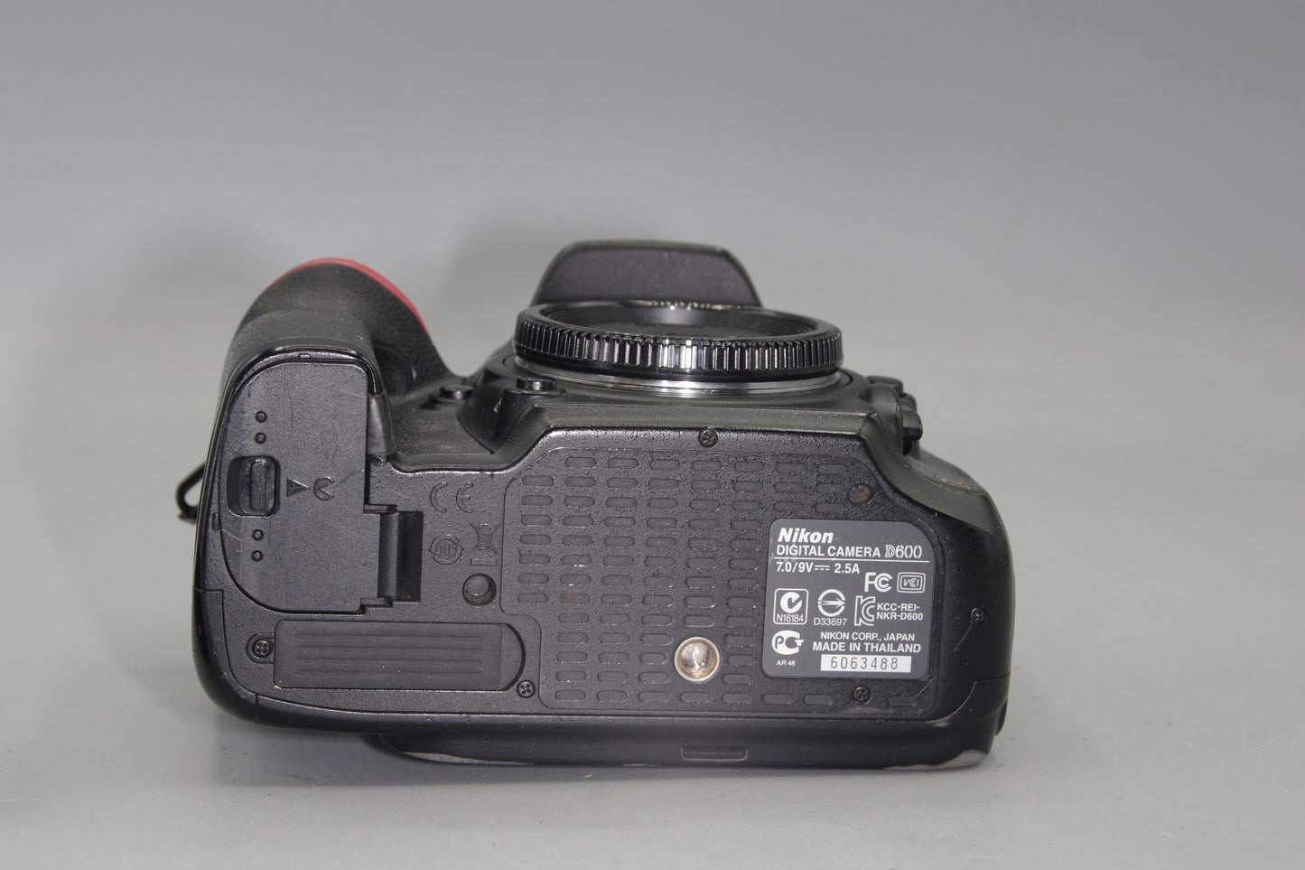 Nikon D600 24MP Full Frame DSLR Body with Battery and Charger