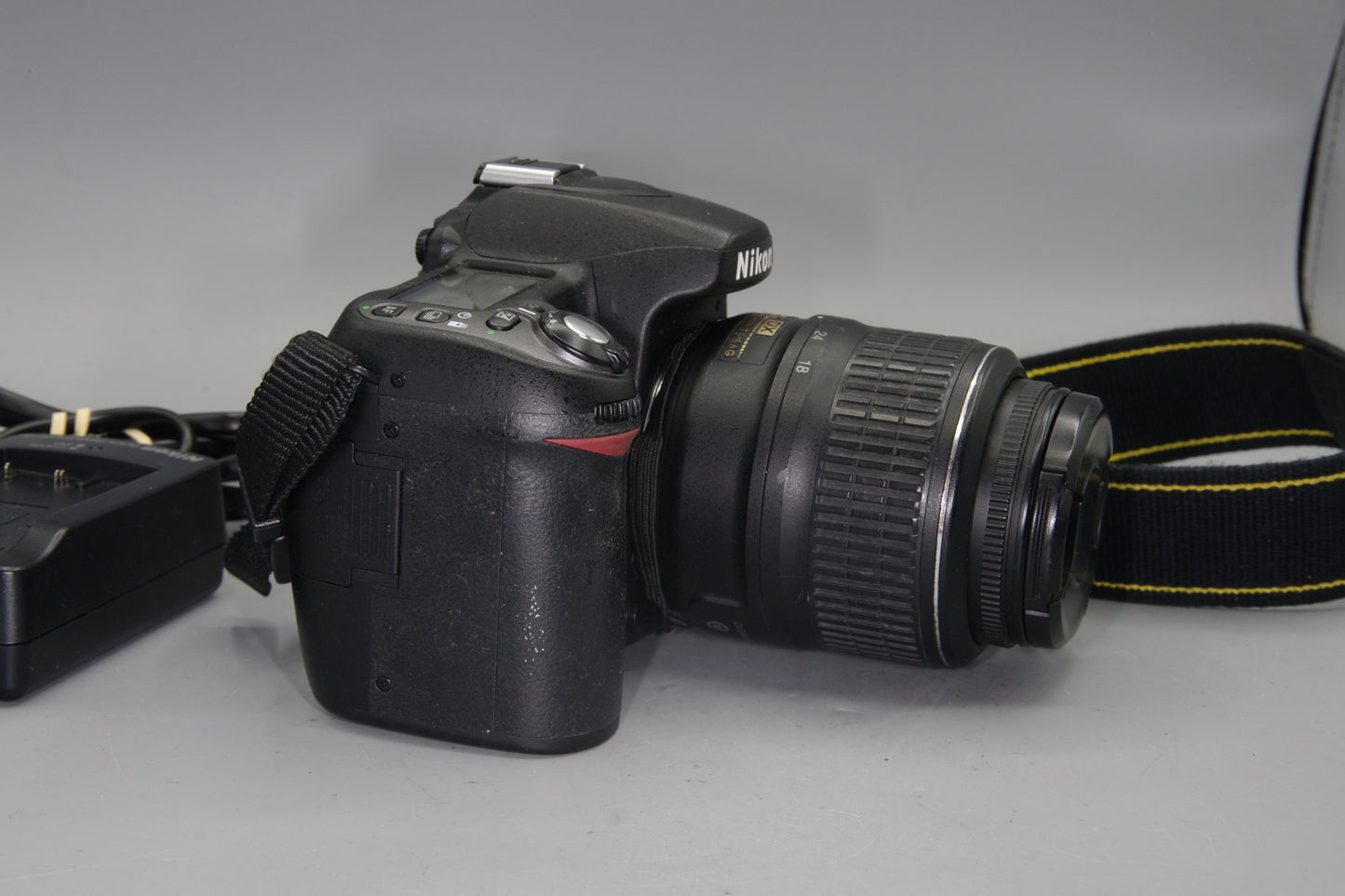 Nikon D80 10.2MP DSLR with 18-55mm Lens – Low S/C 449– Mint