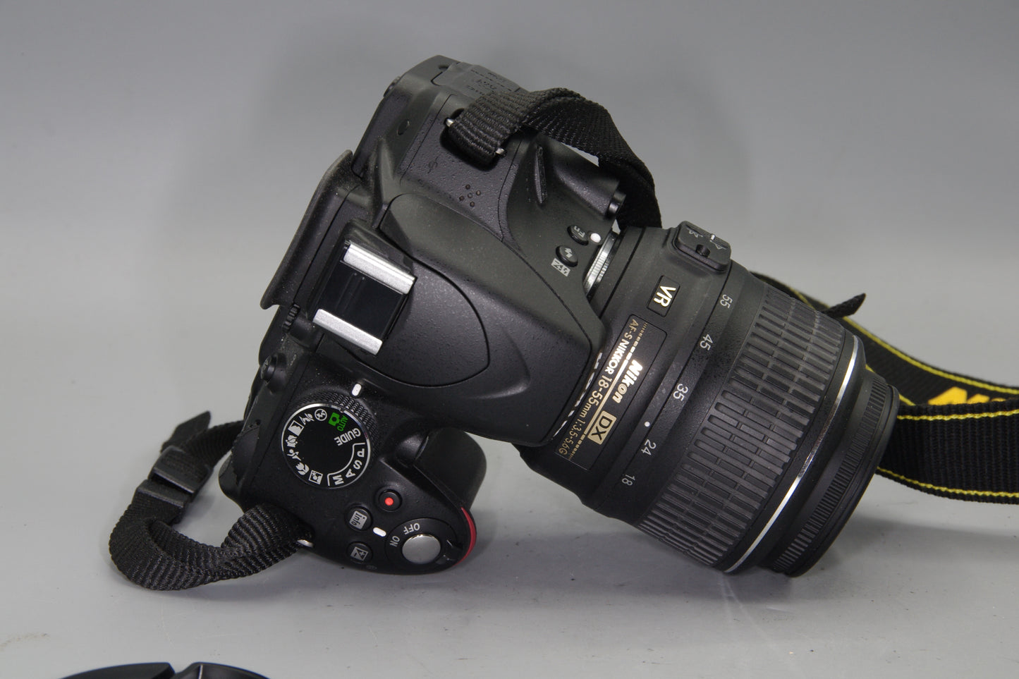 Nikon D3200 DSLR with 18-55mm VR G Lens 24MP Full HD - S/C 125 MINT