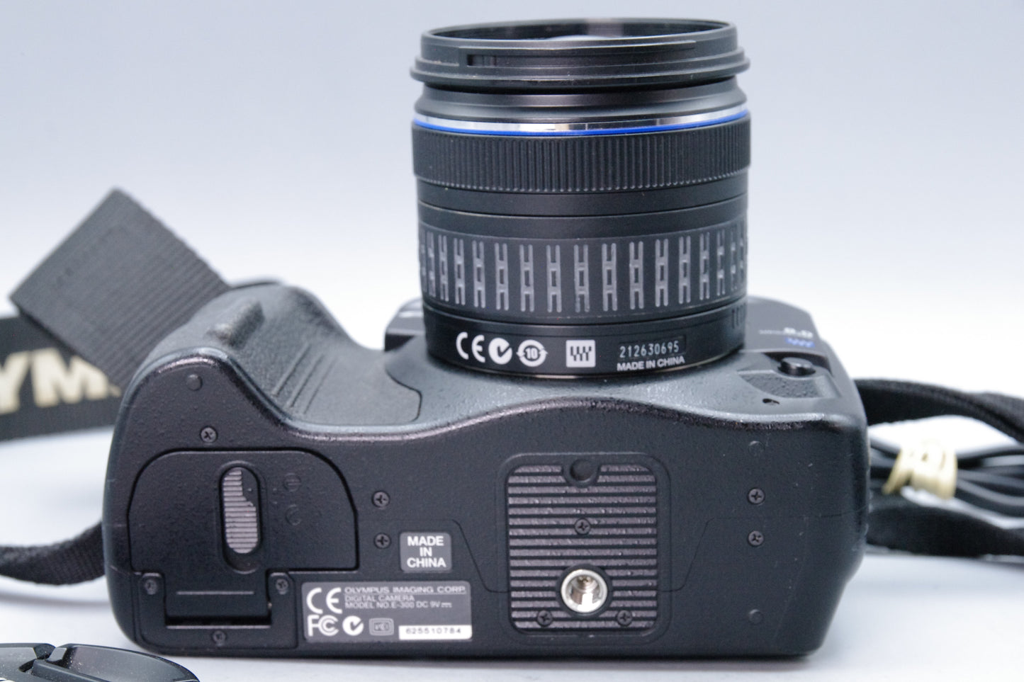 Olympus E‑300 DSLR Camera – 8MP – 14–42mm Lens – Bent CF Pin – Spares/Repair