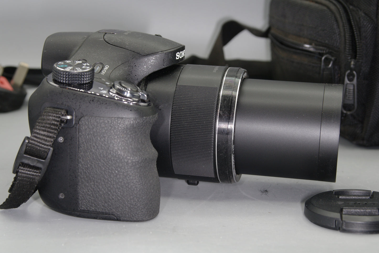 Sony DSC-H400 20.1MP 63X Zoom Digital Bridge Camera + charger and case