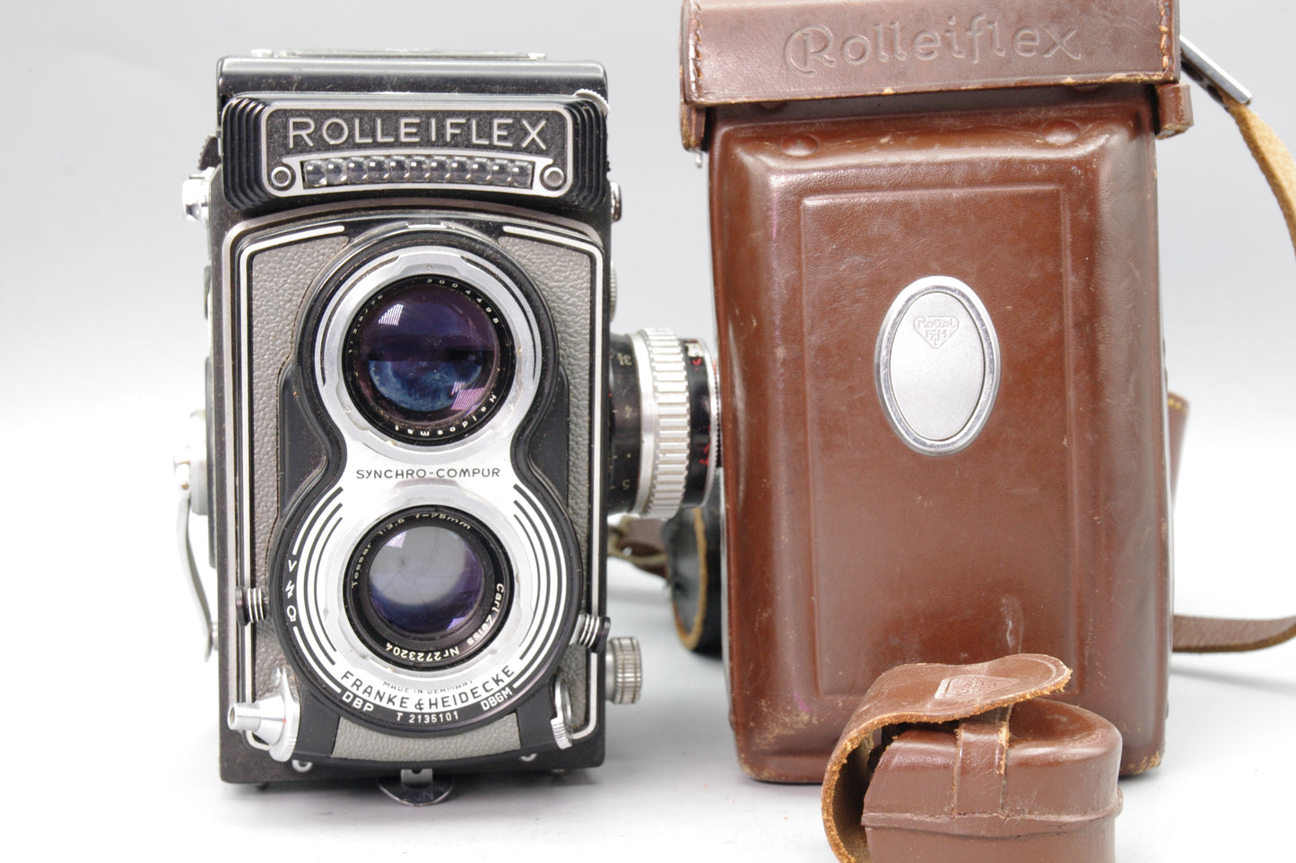 Rolleiflex 3.5 T TLR with 75mm f/3.5 Tessar Lens + Case – Meter Working