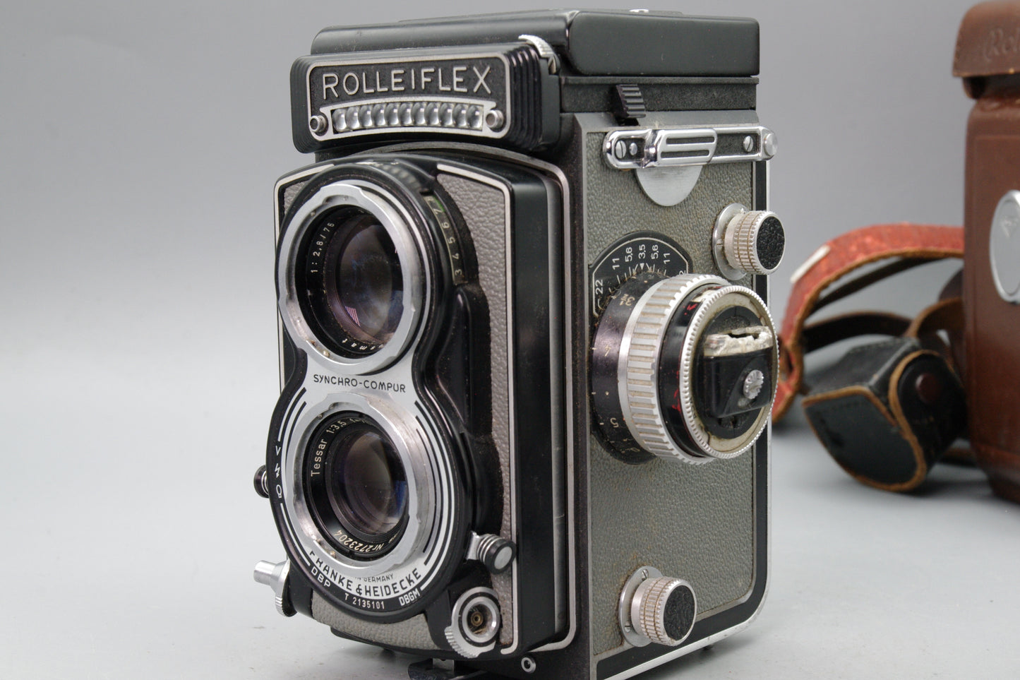 Rolleiflex 3.5 T TLR with 75mm f/3.5 Tessar Lens + Case – Meter Working