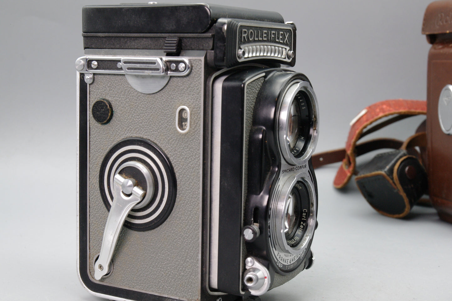 Rolleiflex 3.5 T TLR with 75mm f/3.5 Tessar Lens + Case – Meter Working