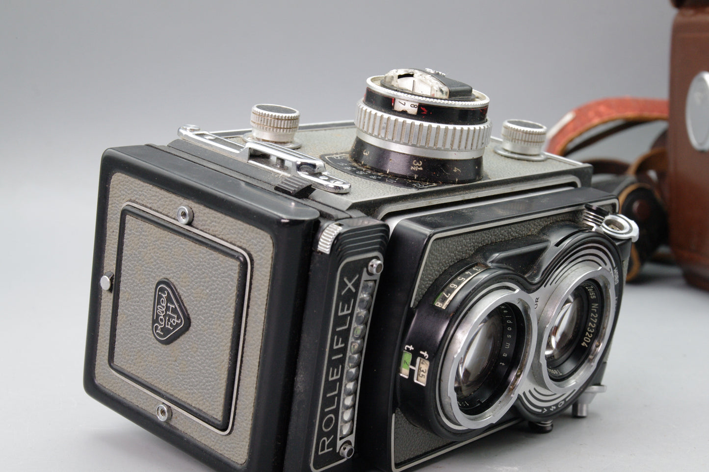Rolleiflex 3.5 T TLR with 75mm f/3.5 Tessar Lens + Case – Meter Working