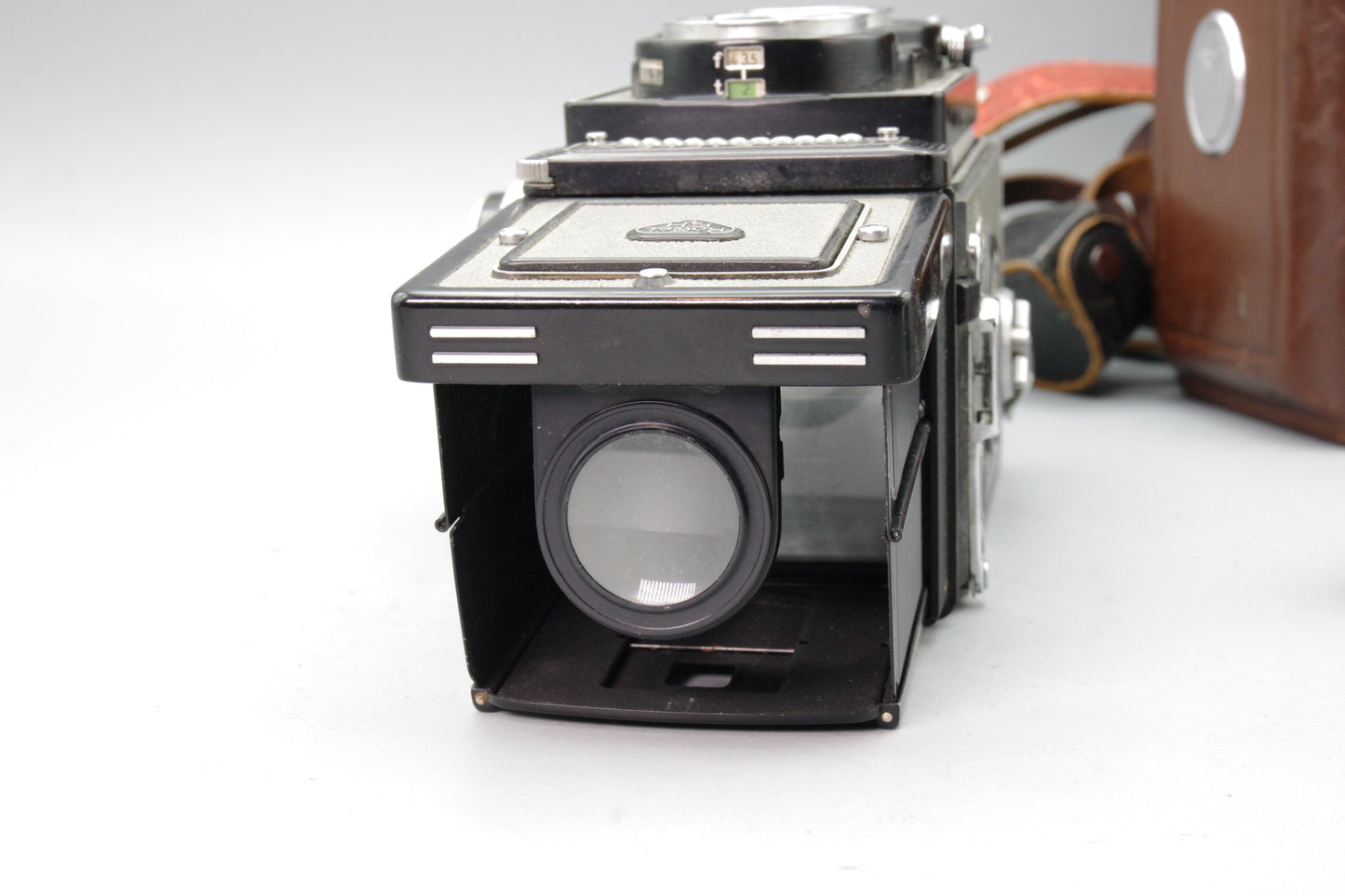 Rolleiflex 3.5 T TLR with 75mm f/3.5 Tessar Lens + Case – Meter Working