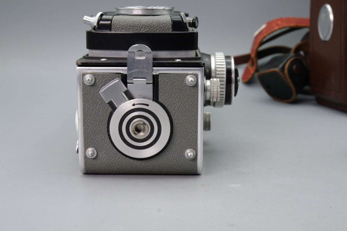 Rolleiflex 3.5 T TLR with 75mm f/3.5 Tessar Lens + Case – Meter Working