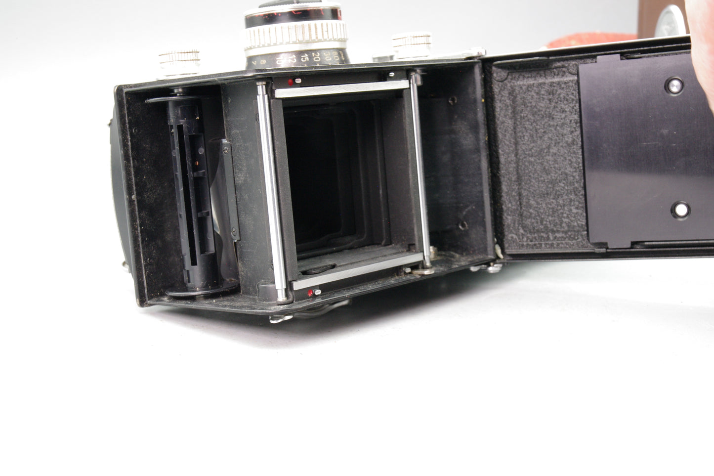 Rolleiflex 3.5 T TLR with 75mm f/3.5 Tessar Lens + Case – Meter Working