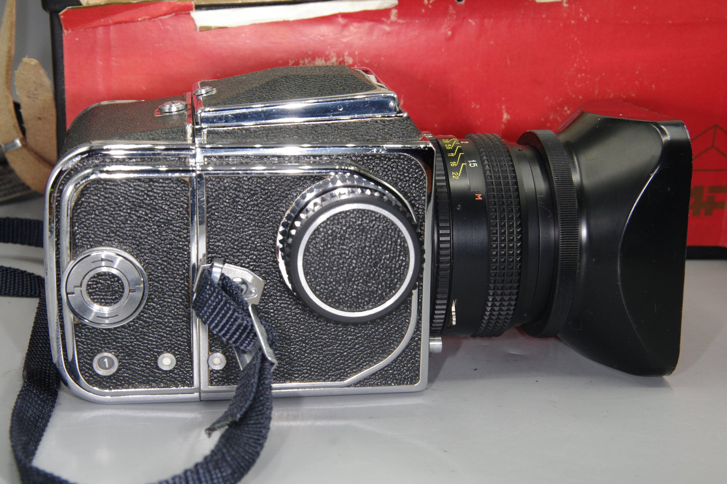 Kiev 88 Medium Format Camera Kit 80mm Lens Polaroid Back Roll Film Case Box