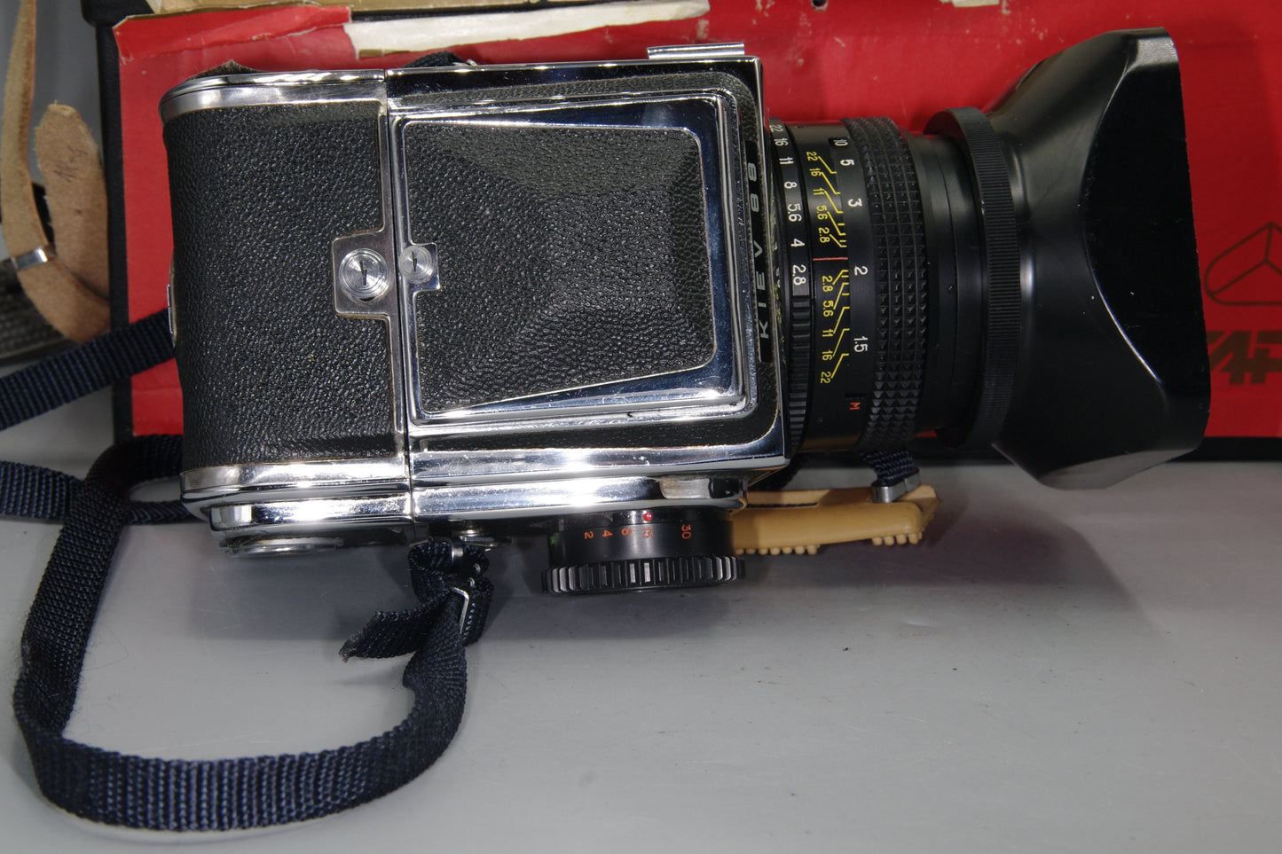 Kiev 88 Medium Format Camera Kit 80mm Lens Polaroid Back Roll Film Case Box