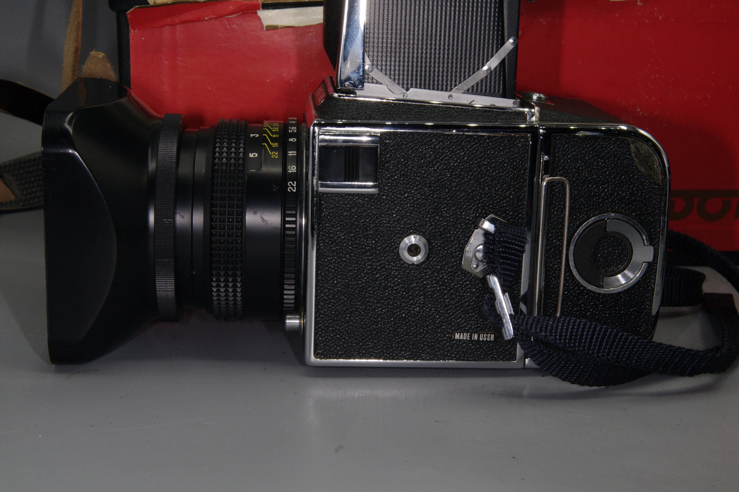 Kiev 88 Medium Format Camera Kit 80mm Lens Polaroid Back Roll Film Case Box