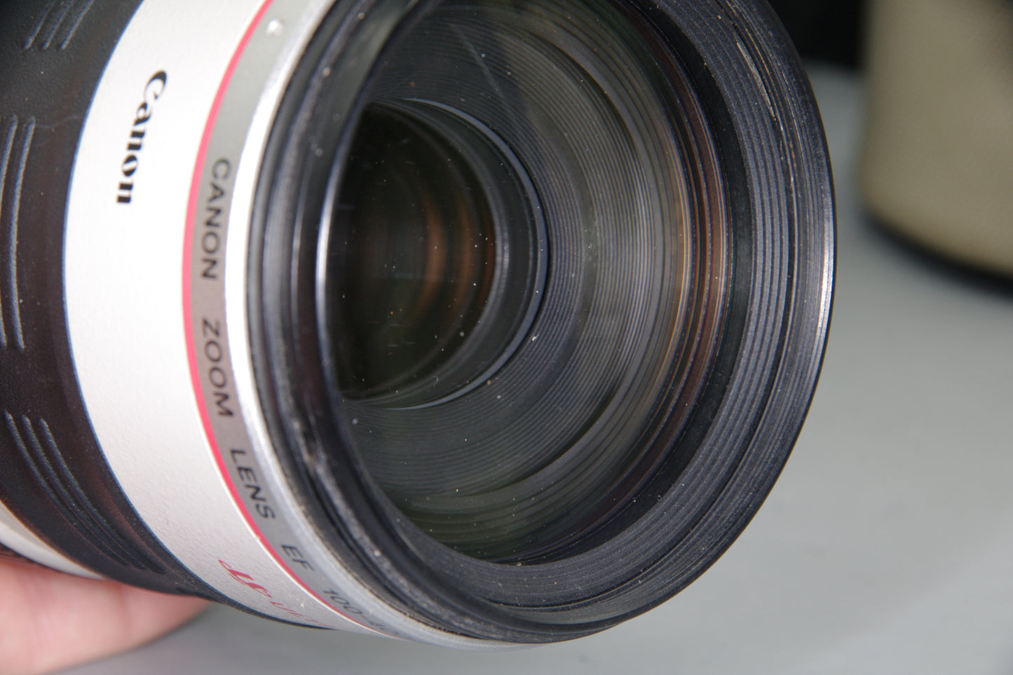 Canon EF 100-400mm f/4.5-5.6L IS USM Telephoto Zoom Lens  - Excellent