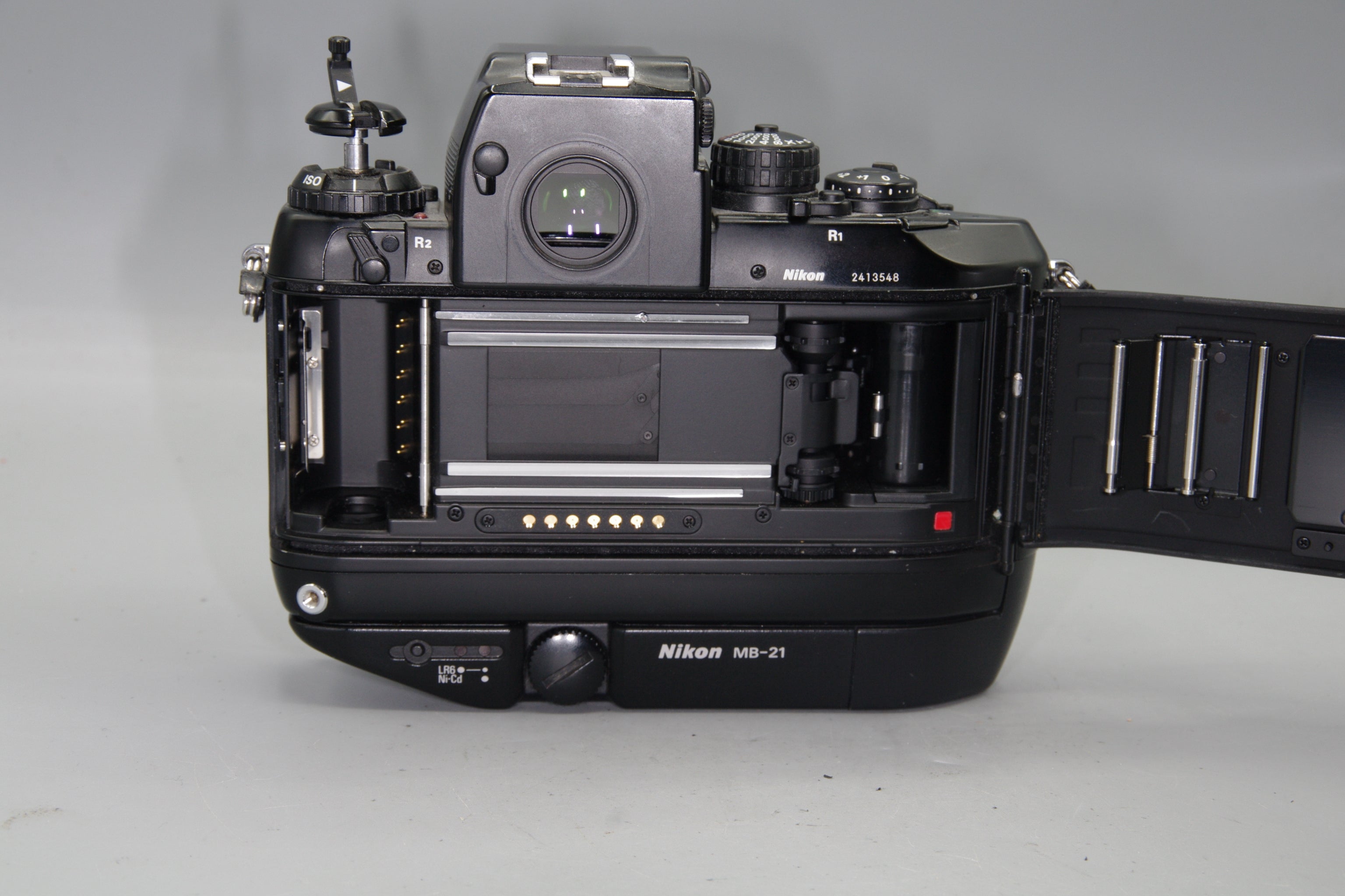 Nikon F4 35mm SLR Film Camera – AF with MB-21 Grip & MF-23 Data
