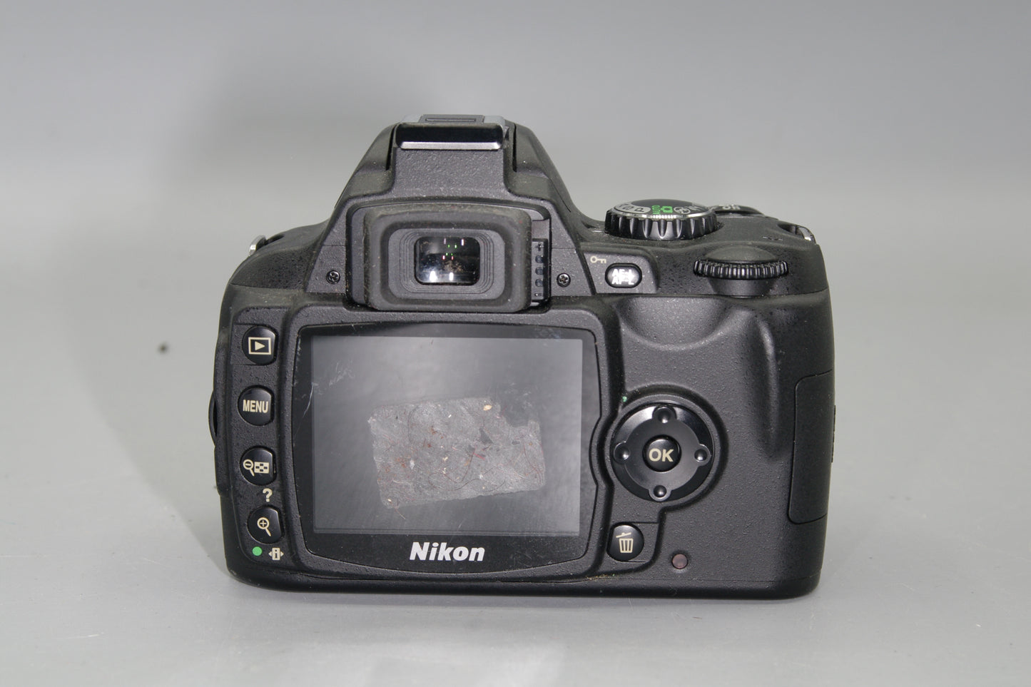 Nikon D40 6.1MP DSLR  - error