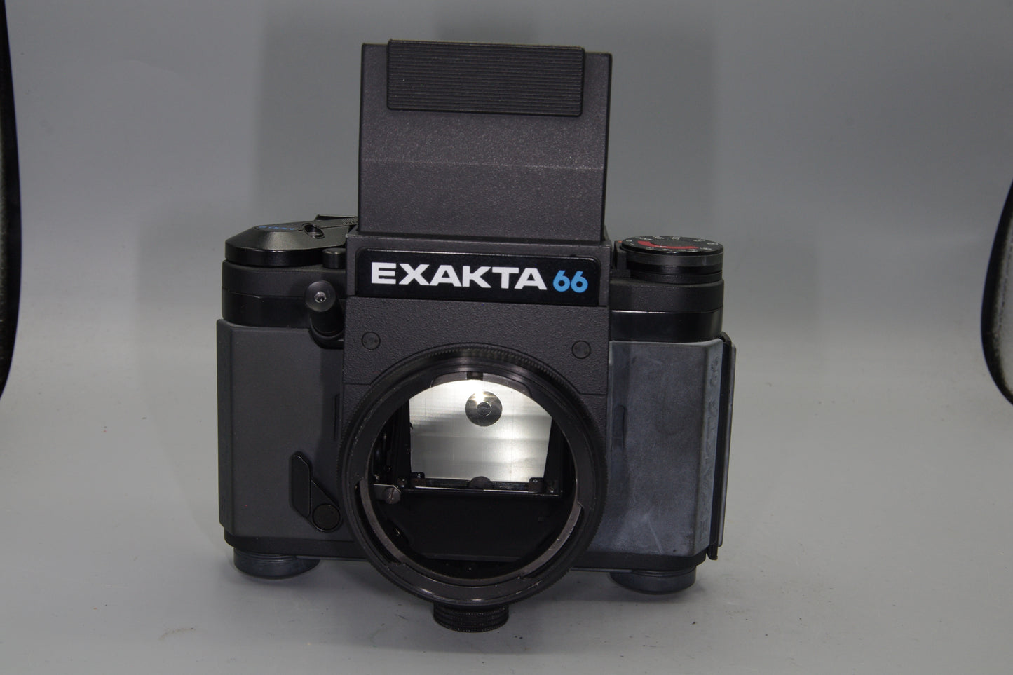 Exakta 66 Mod 2 Medium Format SLR Camera – 6×6 – West German