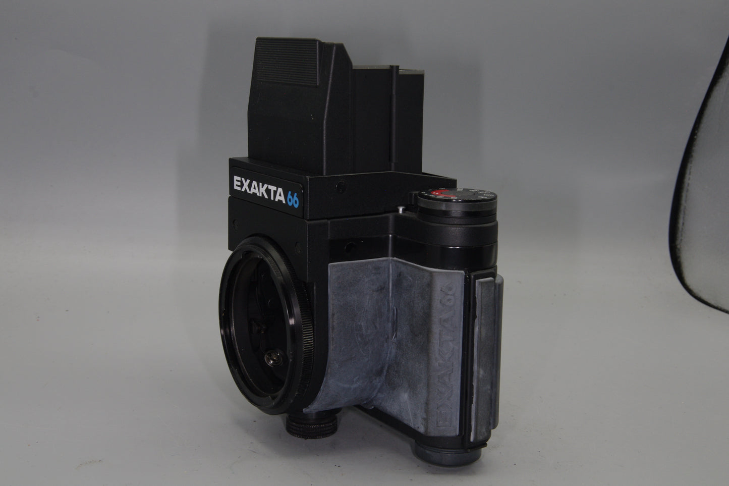 Exakta 66 Mod 2 Medium Format SLR Camera – 6×6 – West German