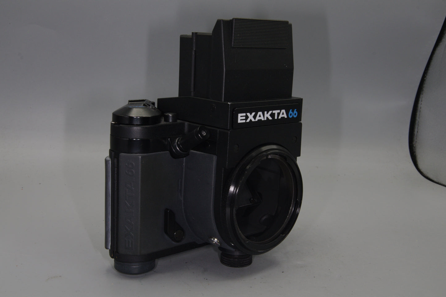 Exakta 66 Mod 2 Medium Format SLR Camera – 6×6 – West German
