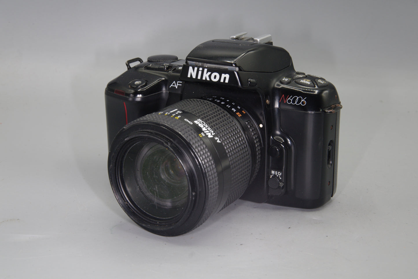 Nikon N6006 (F-601) 35mm Autofocus SLR + 35–105mm f/3.5–4.5 AF Zoom Lens