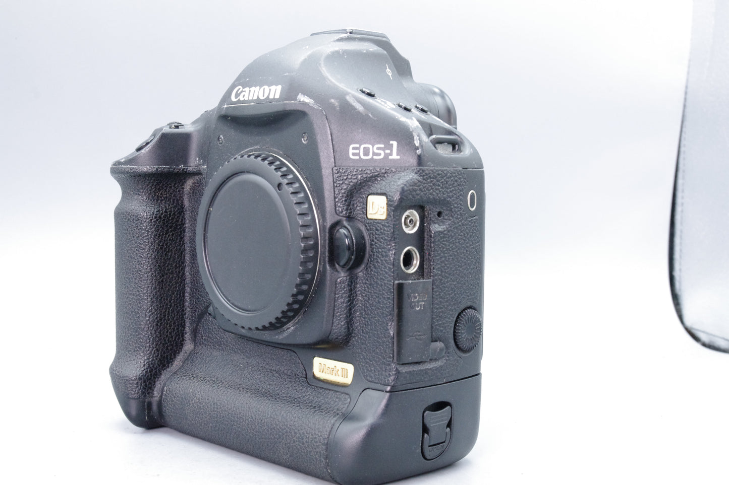 Canon EOS‑1Ds Mark III DSLR Camera – Working But Worn