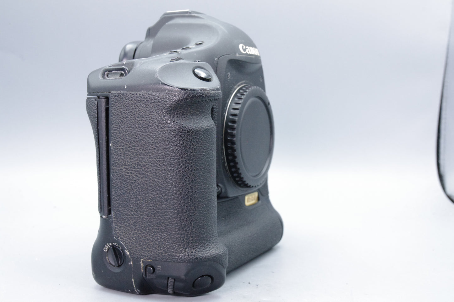 Canon EOS‑1Ds Mark III DSLR Camera – Working But Worn