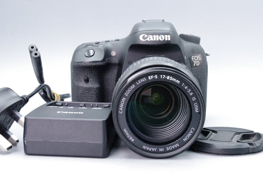Canon EOS 7D Mark II 20.2MP DSLR – Excellent – 17–85mm Lens – Charger & Battery