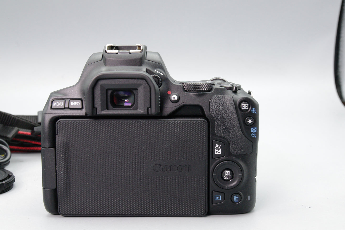 Canon EOS 250D DSLR with 18‑55mm IS STM Lens – Mint – Battery & USB Charger