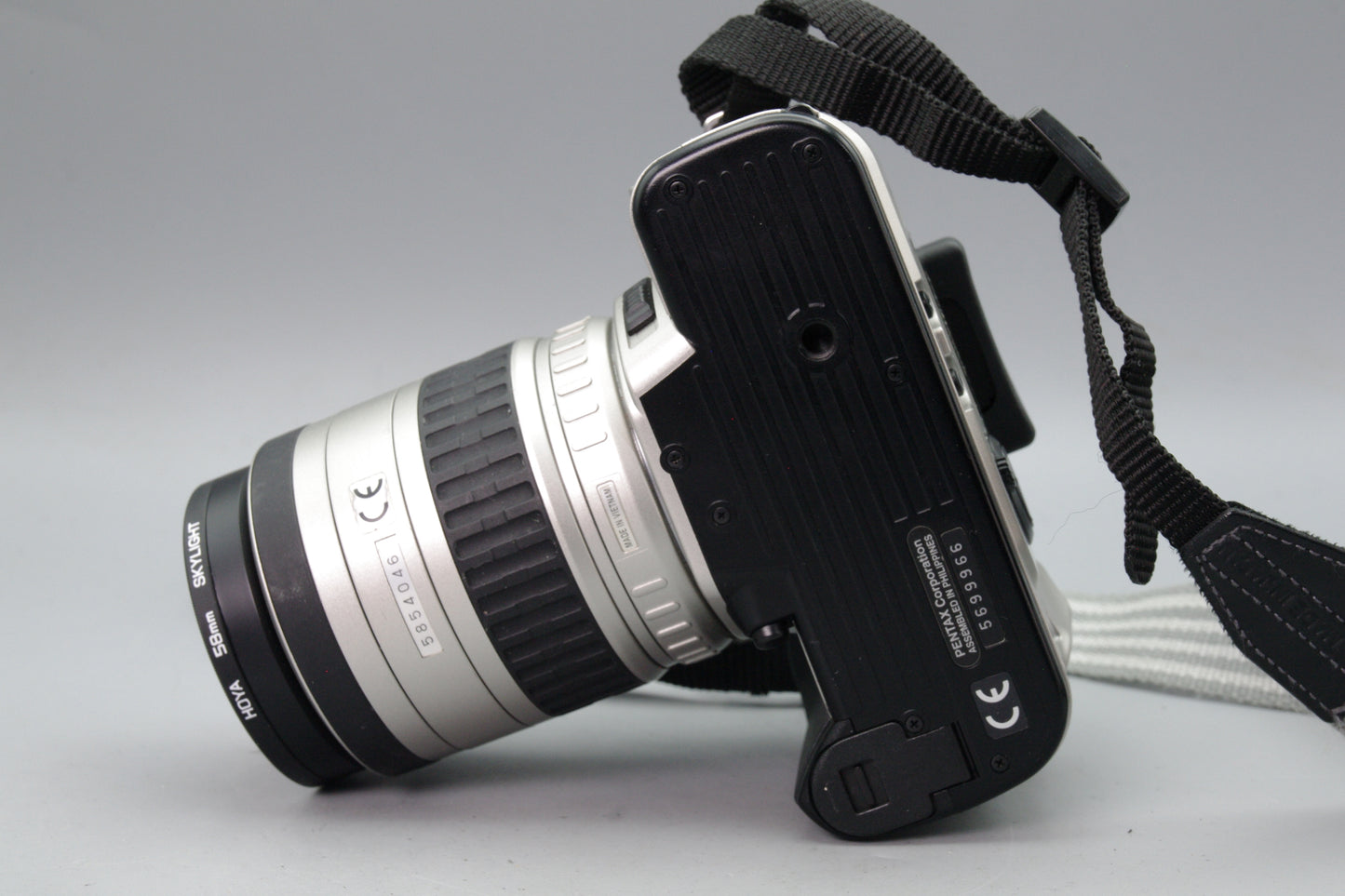 Pentax *ist 35mm SLR with Pentax‑FA 28‑80mm Lens – Tested – Excellent